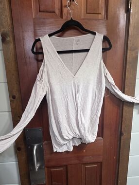 Alya Dusty Cold-Shoulder V-Neck Twist Hem Long Sleeve Top